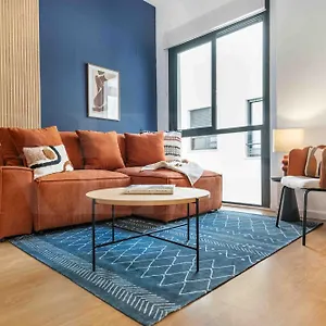 Inviting In The Center By Rems Apartment